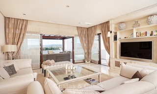 Exclusief eerstelijnsstrand penthouse appartement te koop in Estepona, Costa del Sol. Prijsverlaging. 9348 