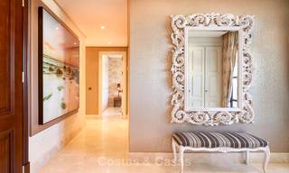 Exclusief eerstelijnsstrand penthouse appartement te koop in Estepona, Costa del Sol. Prijsverlaging. 9361 