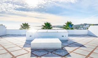Exclusief eerstelijnsstrand penthouse appartement te koop in Estepona, Costa del Sol. Prijsverlaging. 9365 