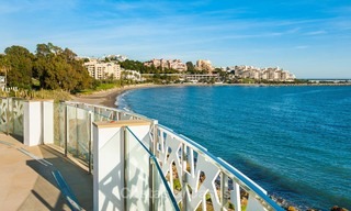Exclusief eerstelijnsstrand penthouse appartement te koop in Estepona, Costa del Sol. Prijsverlaging. 9386 
