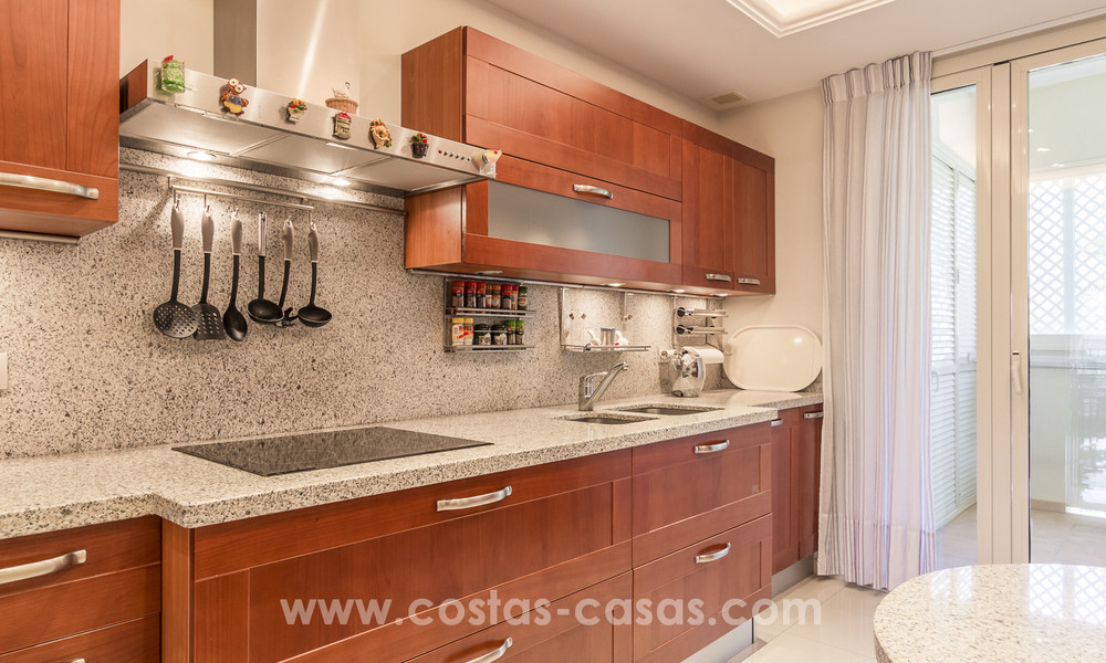 Tijdloze luxe appartementen te koop met zeezicht op de Golden Mile, tussen Puerto Banus en Marbella 22537