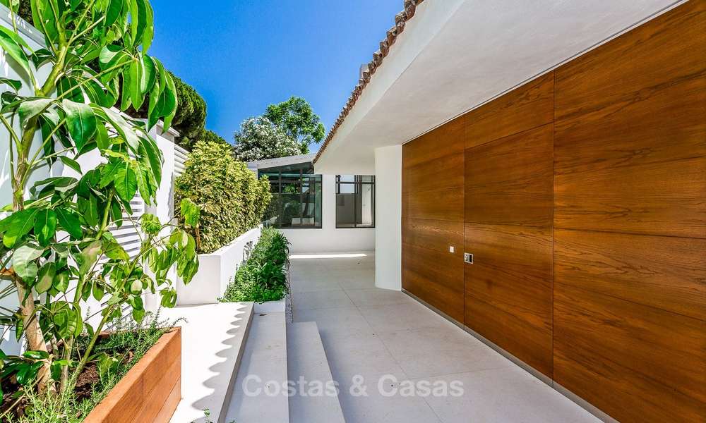 Zeer elegante moderne luxe villa te koop, strandzijde Puerto Banus, Marbella 9504