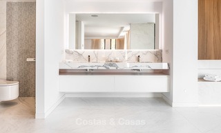 Zeer elegante moderne luxe villa te koop, strandzijde Puerto Banus, Marbella 9520 