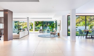 Zeer elegante moderne luxe villa te koop, strandzijde Puerto Banus, Marbella 9523 