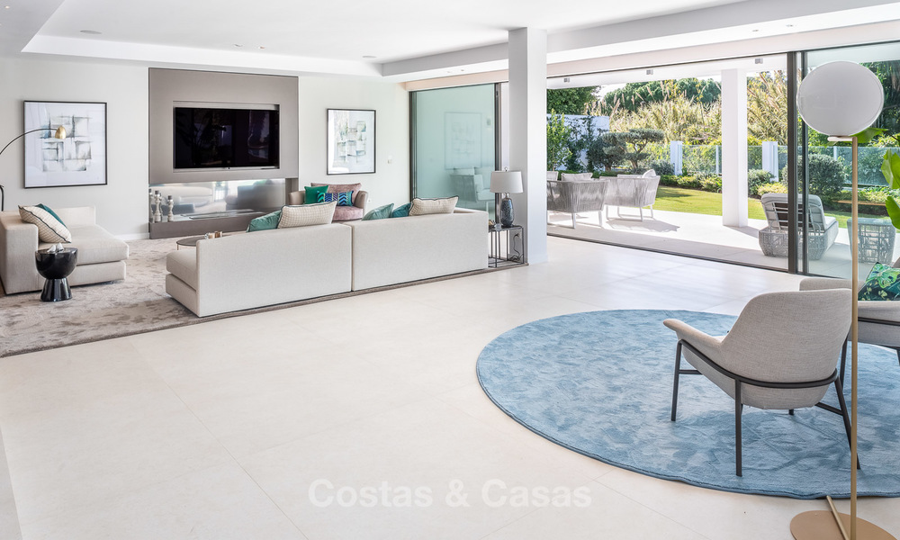 Zeer elegante moderne luxe villa te koop, strandzijde Puerto Banus, Marbella 9530