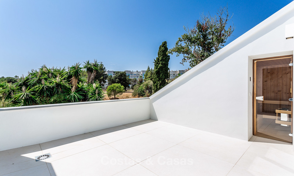 Zeer elegante moderne luxe villa te koop, strandzijde Puerto Banus, Marbella 9547