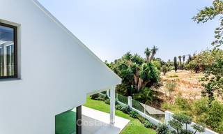 Zeer elegante moderne luxe villa te koop, strandzijde Puerto Banus, Marbella 9551 