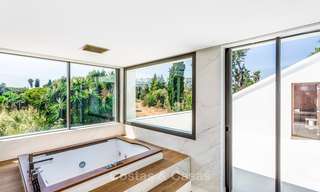 Zeer elegante moderne luxe villa te koop, strandzijde Puerto Banus, Marbella 9561 
