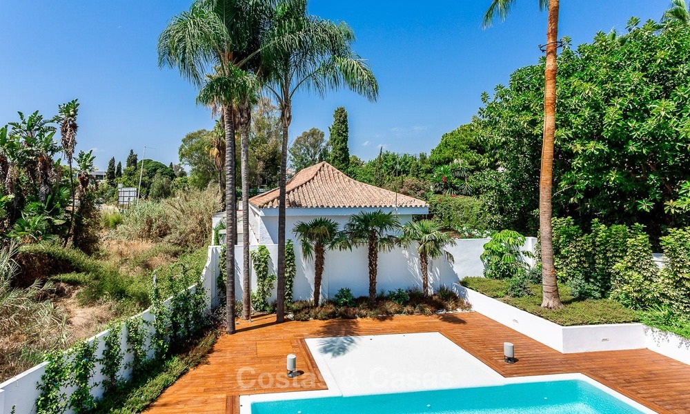 Zeer elegante moderne luxe villa te koop, strandzijde Puerto Banus, Marbella 9570
