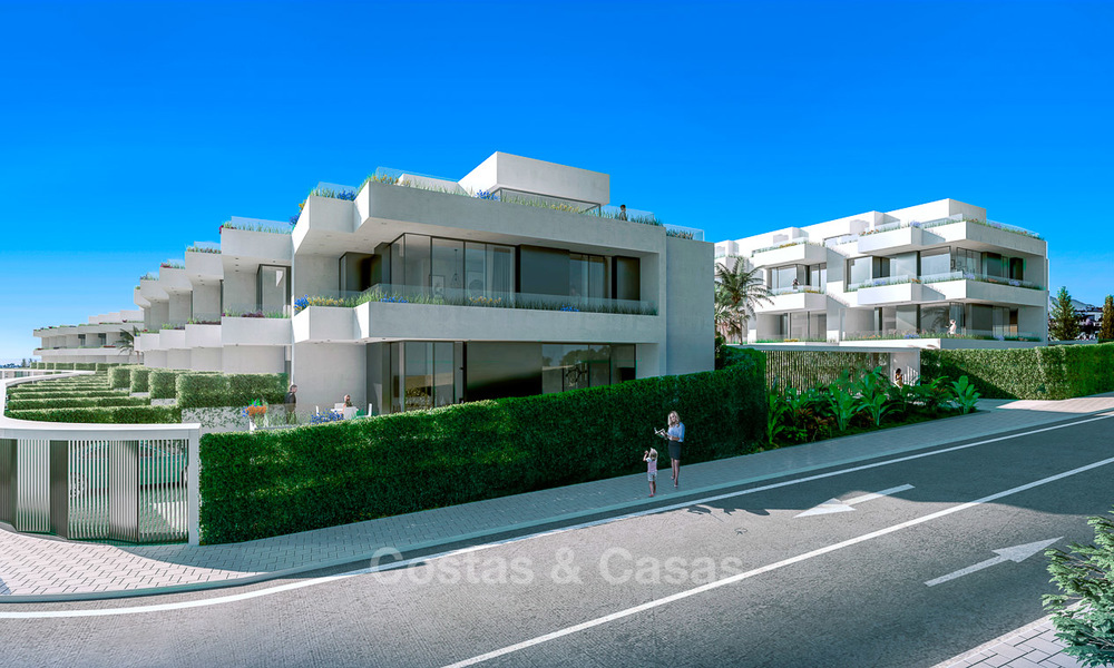 Prachtige nieuwe, moderne schakelvilla´s te koop, op loopafstand van het strand en voorzieningen in Fuengirola, Costa del Sol. Laatste units! 9490