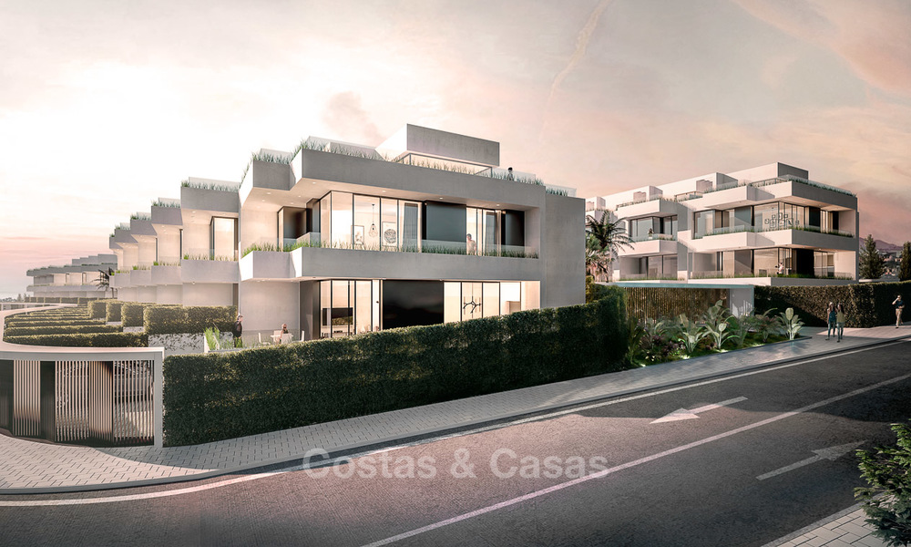 Prachtige nieuwe, moderne schakelvilla´s te koop, op loopafstand van het strand en voorzieningen in Fuengirola, Costa del Sol. Laatste units! 9491