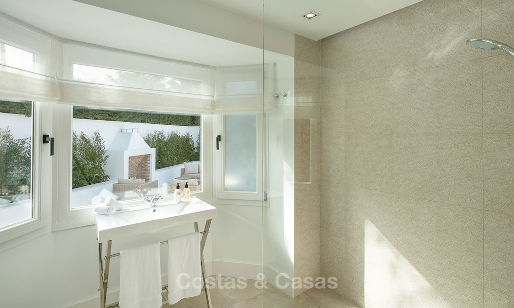 Sublieme gerenoveerde luxe villa te koop, eerstelijn golf Las Brisas - Nueva Andalucia, Marbella 9607