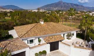Sublieme gerenoveerde luxe villa te koop, eerstelijn golf Las Brisas - Nueva Andalucia, Marbella 9616 