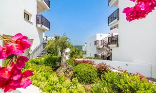 Eerstelijn golf beleggings-appartementen te koop in 4-sterren vakantieoord met golf-, berg- en/of zeezicht in Estepona, Costa del Sol 9904 