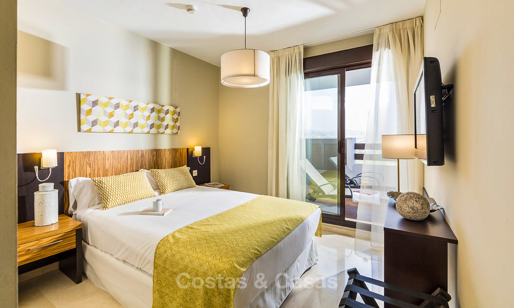 Eerstelijn golf beleggings-appartementen te koop in 4-sterren vakantieoord met golf-, berg- en/of zeezicht in Estepona, Costa del Sol 9916