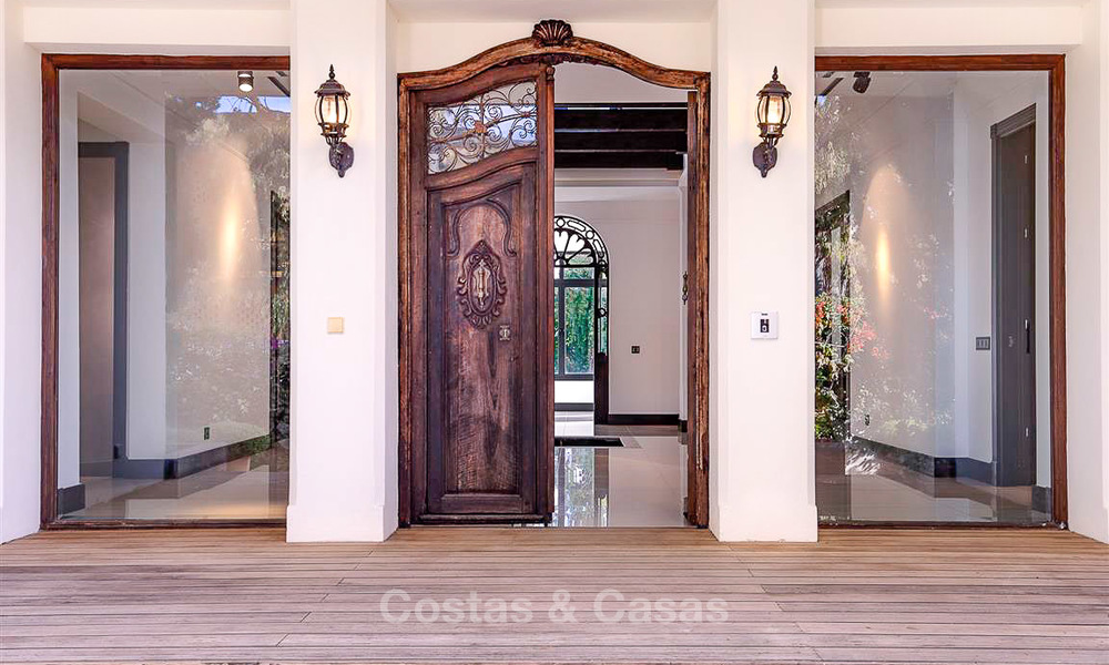 Vorstelijke villa in mediterrane stijl te koop in een prestigieuze woonwijk aan het strand, Guadalmina Baja, Marbella 9964