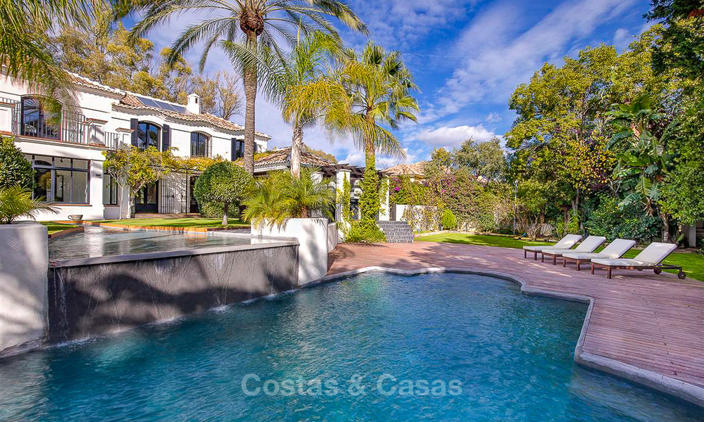 Vorstelijke villa in mediterrane stijl te koop in een prestigieuze woonwijk aan het strand, Guadalmina Baja, Marbella 9974