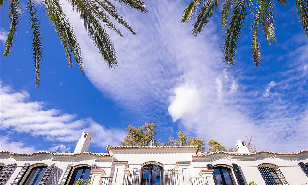 Vorstelijke villa in mediterrane stijl te koop in een prestigieuze woonwijk aan het strand, Guadalmina Baja, Marbella 9990