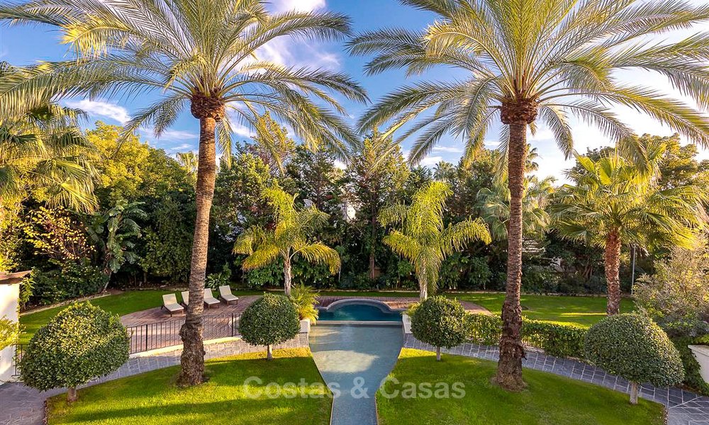 Vorstelijke villa in mediterrane stijl te koop in een prestigieuze woonwijk aan het strand, Guadalmina Baja, Marbella 9991