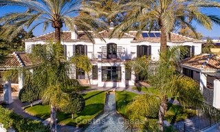 Vorstelijke villa in mediterrane stijl te koop in een prestigieuze woonwijk aan het strand, Guadalmina Baja, Marbella 9992 