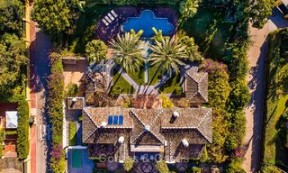 Vorstelijke villa in mediterrane stijl te koop in een prestigieuze woonwijk aan het strand, Guadalmina Baja, Marbella 9993 