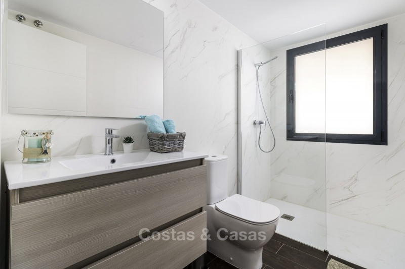 Nieuwe eerstelijns golf appartementen met zeezicht te koop, instapklaar, op loopafstand van het strand - Casares, Costa del Sol 11120 