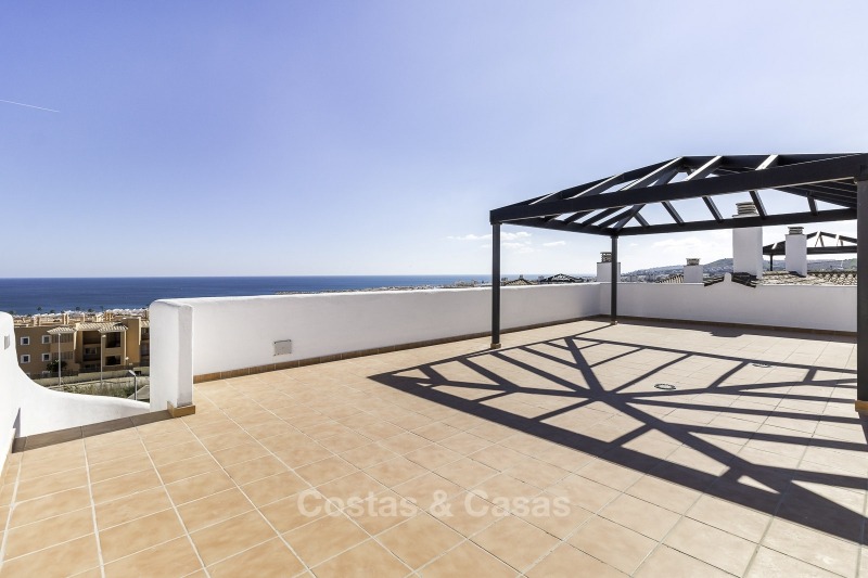 Nieuwe eerstelijns golf appartementen met zeezicht te koop, instapklaar, op loopafstand van het strand - Casares, Costa del Sol 11129 