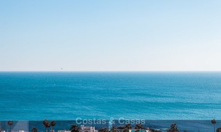 Ruime, moderne luxe appartementen in een nieuw wellness resort te koop, onbelemmerd zeezicht, Manilva, Costa del Sol 10119 