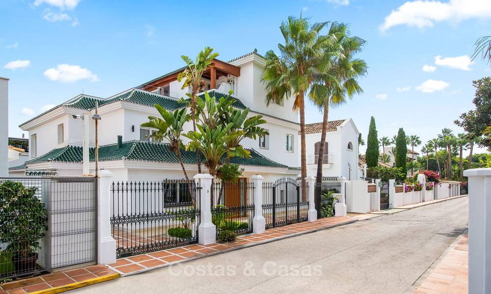 Magnifieke, luxueuze tweedelijns strandvilla met heerlijk zeezicht te koop in Puente Romano, Golden Mile, Marbella 10042