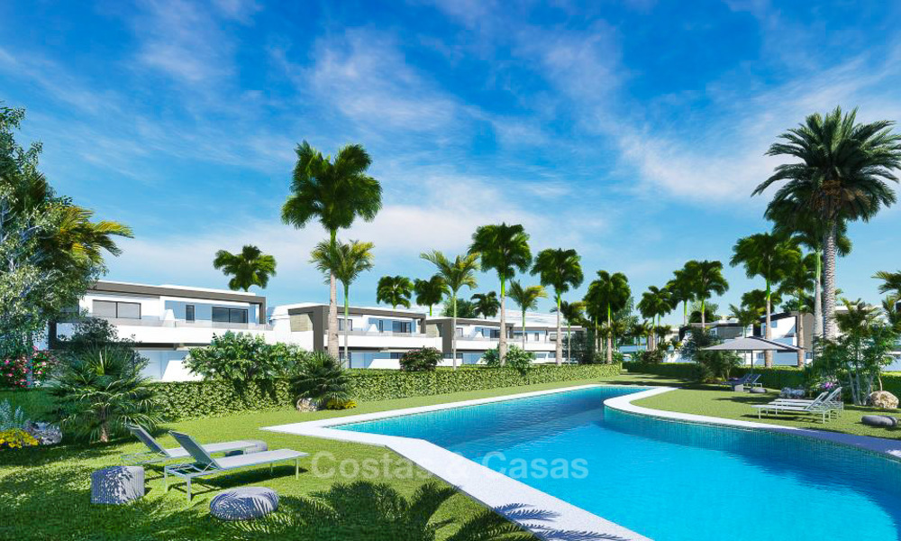 Stijlvolle nieuwe half vrijstaande luxe villa's te koop, New Golden Mile, Marbella - Estepona. Oplevering nakend. Laatste huizen! 10012