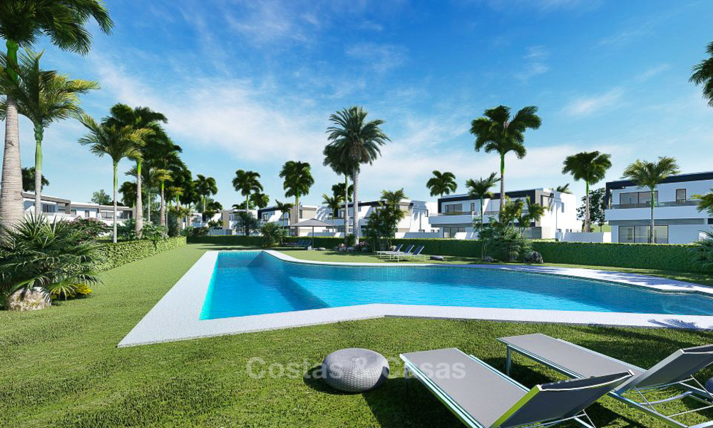 Stijlvolle nieuwe half vrijstaande luxe villa's te koop, New Golden Mile, Marbella - Estepona. Oplevering nakend. Laatste huizen! 10013