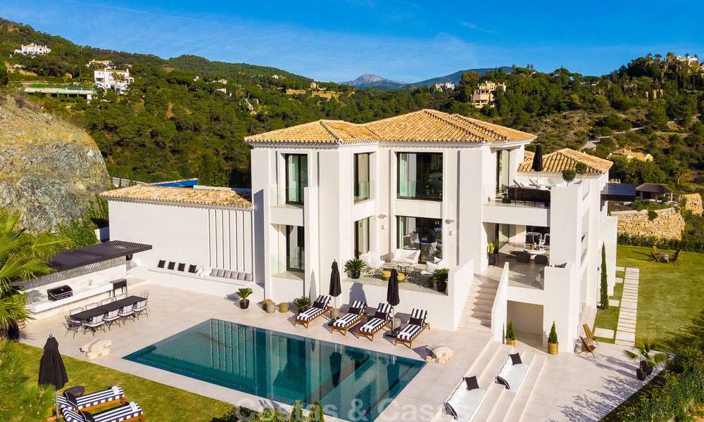 Oogstrelende, volledig gerenoveerde luxe villa met adembenemend zeezicht te koop in El Madroñal, Benahavis - Marbella 10079