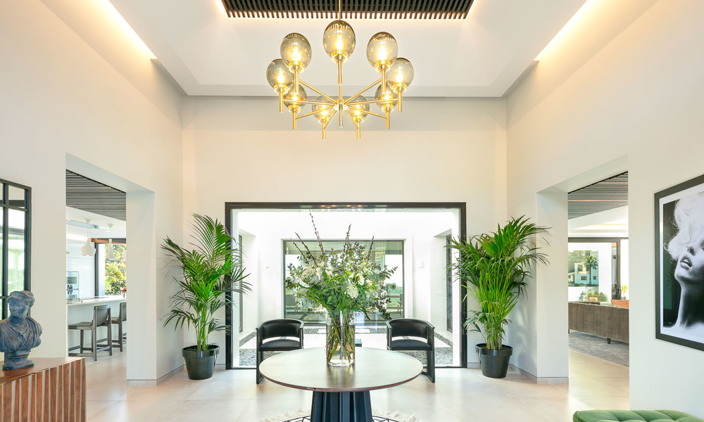 Oogstrelende, volledig gerenoveerde luxe villa met adembenemend zeezicht te koop in El Madroñal, Benahavis - Marbella 10083