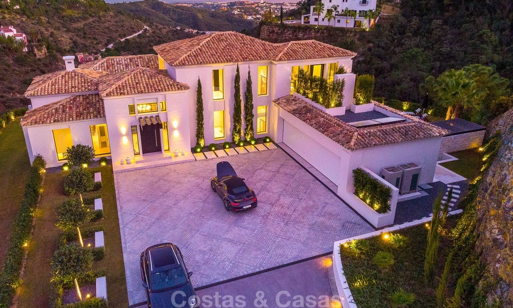 Oogstrelende, volledig gerenoveerde luxe villa met adembenemend zeezicht te koop in El Madroñal, Benahavis - Marbella 10090