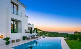 Oogstrelende, volledig gerenoveerde luxe villa met adembenemend zeezicht te koop in El Madroñal, Benahavis - Marbella 10092 