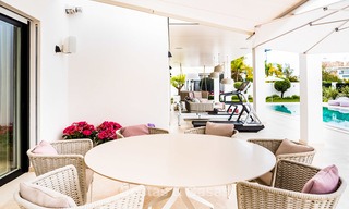 Buitengewone, volledig gerenoveerde strandvilla te koop op de prestigieuze Golden Mile, Marbella 10144 