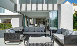 Gloednieuwe hedendaagse luxe villa met panoramisch zeezicht te koop, in een exclusief golfresort, Benahavis - Marbella 26518 