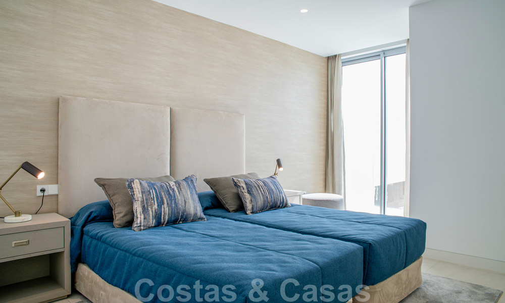 Gloednieuwe hedendaagse luxe villa met panoramisch zeezicht te koop, in een exclusief golfresort, Benahavis - Marbella 26537