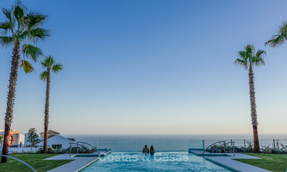 Ruime en moderne exclusieve villa's met prachtig panoramisch zeezicht te koop - Benalmadena, Costa del Sol 10179