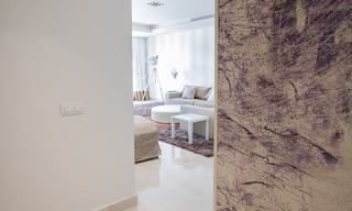 Spectaculair eerstelijnstrand duplex appartement te koop, in een exclusief complex, Puerto Banus, Marbella 10220 