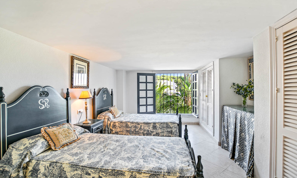 Charmant, zeer ruim duplex appartement te koop, eerstelijnstrand en jachthaven van Cabopino, Oost Marbella 10239