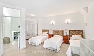Charmant, zeer ruim duplex appartement te koop, eerstelijnstrand en jachthaven van Cabopino, Oost Marbella 10243 
