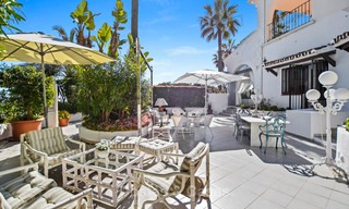 Charmant, zeer ruim duplex appartement te koop, eerstelijnstrand en jachthaven van Cabopino, Oost Marbella 10248 