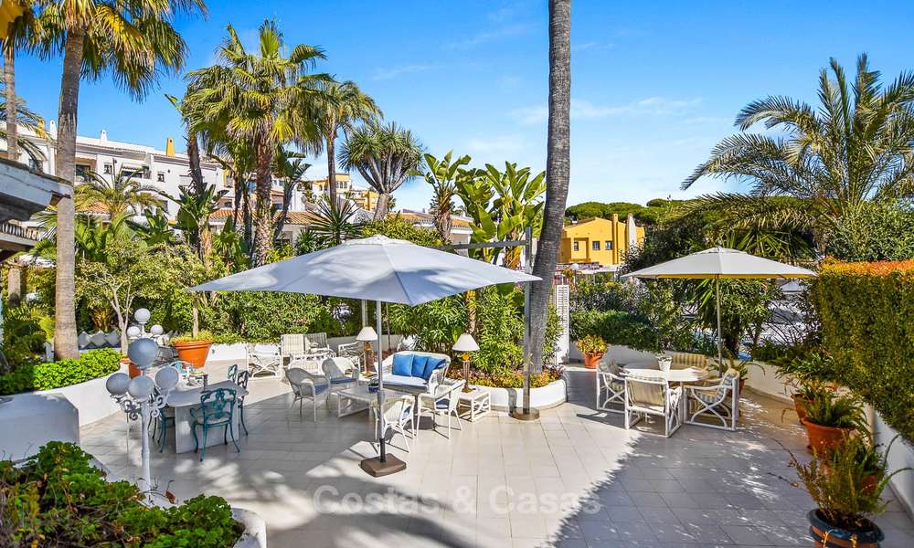Charmant, zeer ruim duplex appartement te koop, eerstelijnstrand en jachthaven van Cabopino, Oost Marbella 10255