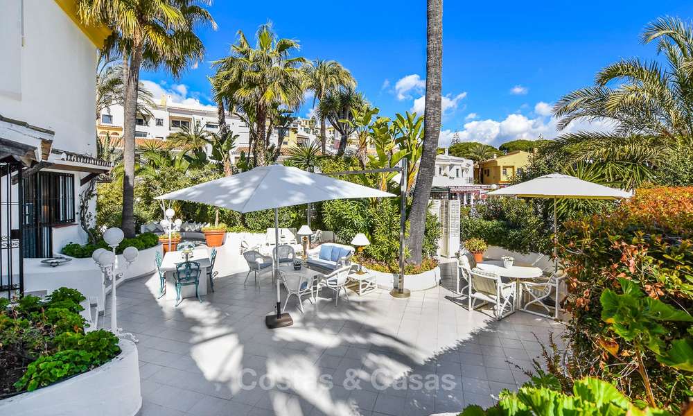 Charmant, zeer ruim duplex appartement te koop, eerstelijnstrand en jachthaven van Cabopino, Oost Marbella 10261