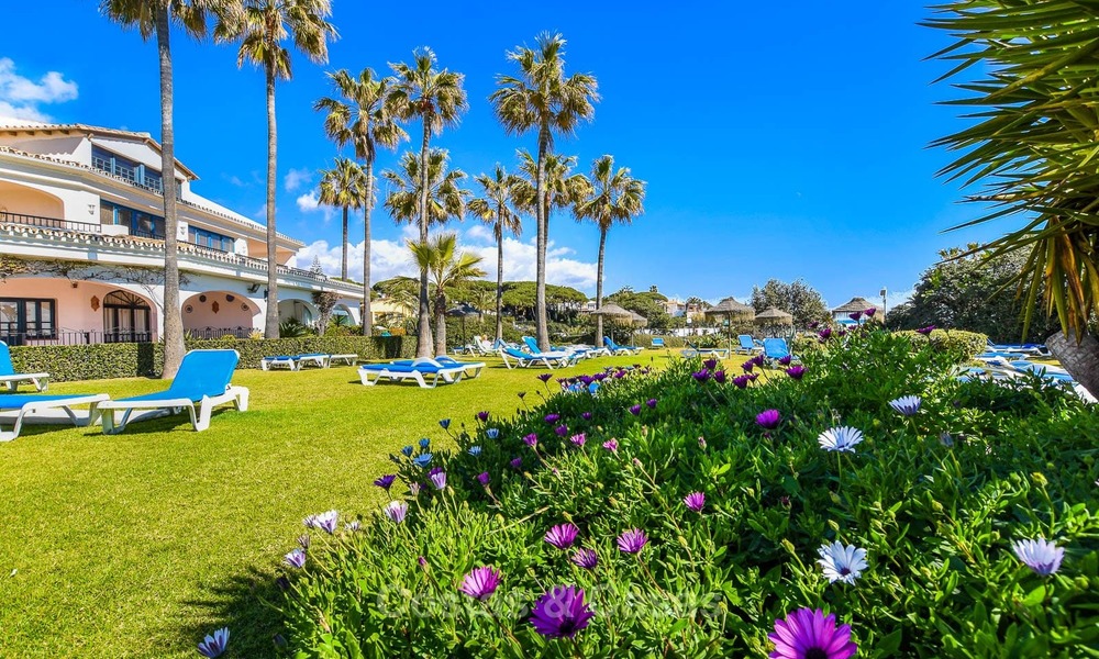 Charmant, zeer ruim duplex appartement te koop, eerstelijnstrand en jachthaven van Cabopino, Oost Marbella 10265