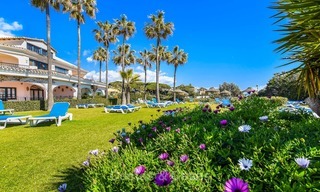 Charmant, zeer ruim duplex appartement te koop, eerstelijnstrand en jachthaven van Cabopino, Oost Marbella 10265 