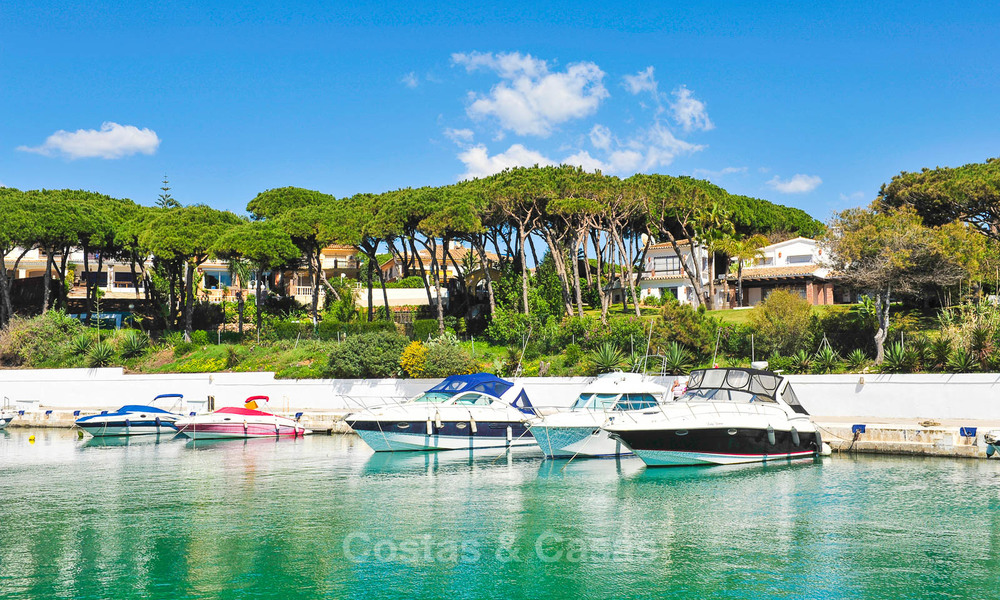 Charmant, zeer ruim duplex appartement te koop, eerstelijnstrand en jachthaven van Cabopino, Oost Marbella 10271