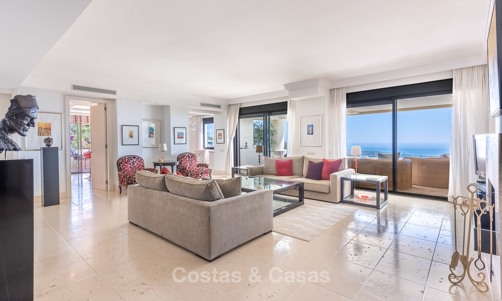 Indrukwekkend en luxueus modern penthouse appartement met panoramisch zeezicht te koop, Marbella East 10282