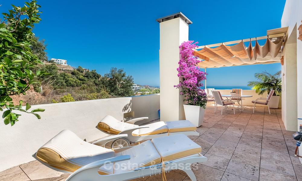 Indrukwekkend en luxueus modern penthouse appartement met panoramisch zeezicht te koop, Marbella East 10290